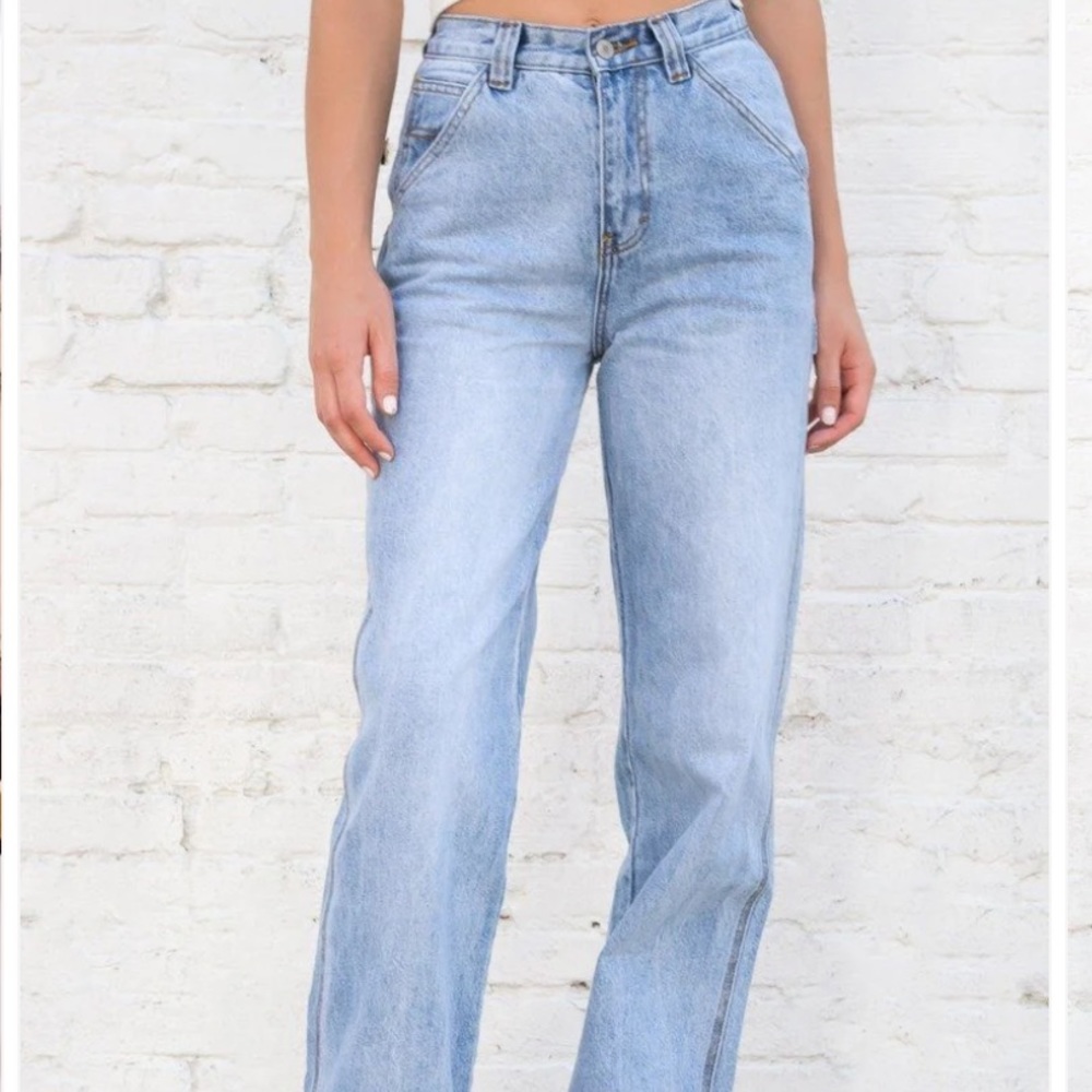 Brandy Melville light wash high waisted jeans. XS/S